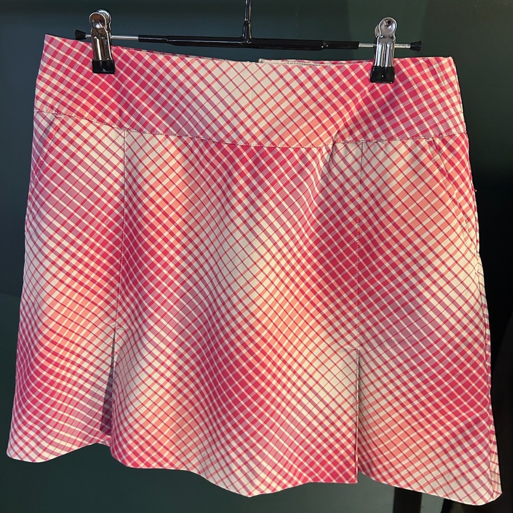Pink patterned golf skirt